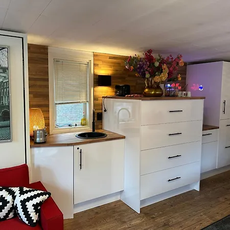 Boat No Breakfast 船上ホテル *