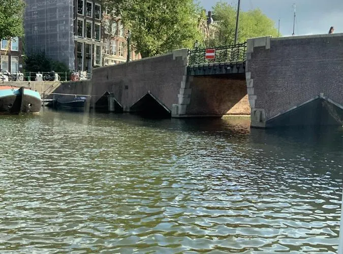 Boat No Breakfast Botel Amsterdam