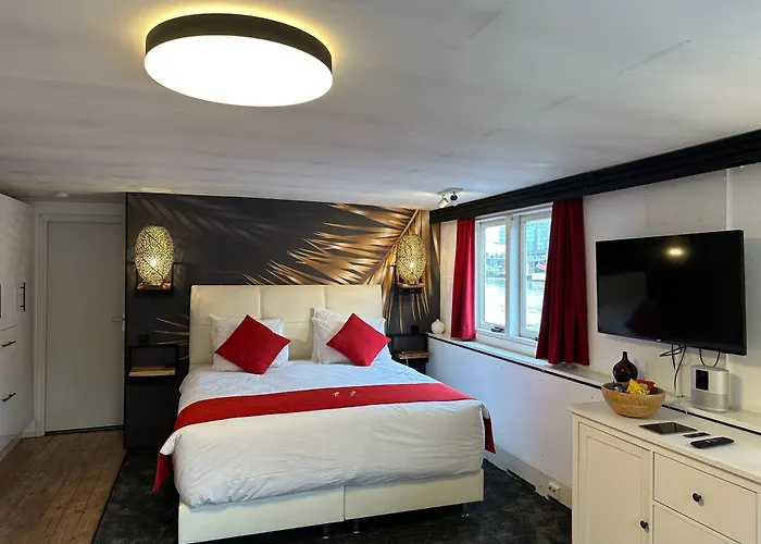 Boat No Breakfast Botel Amsterdam