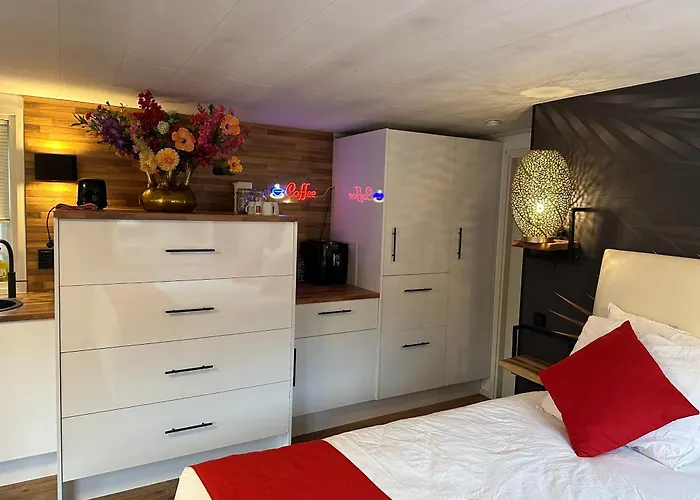 Boat No Breakfast Botel Amsterdam